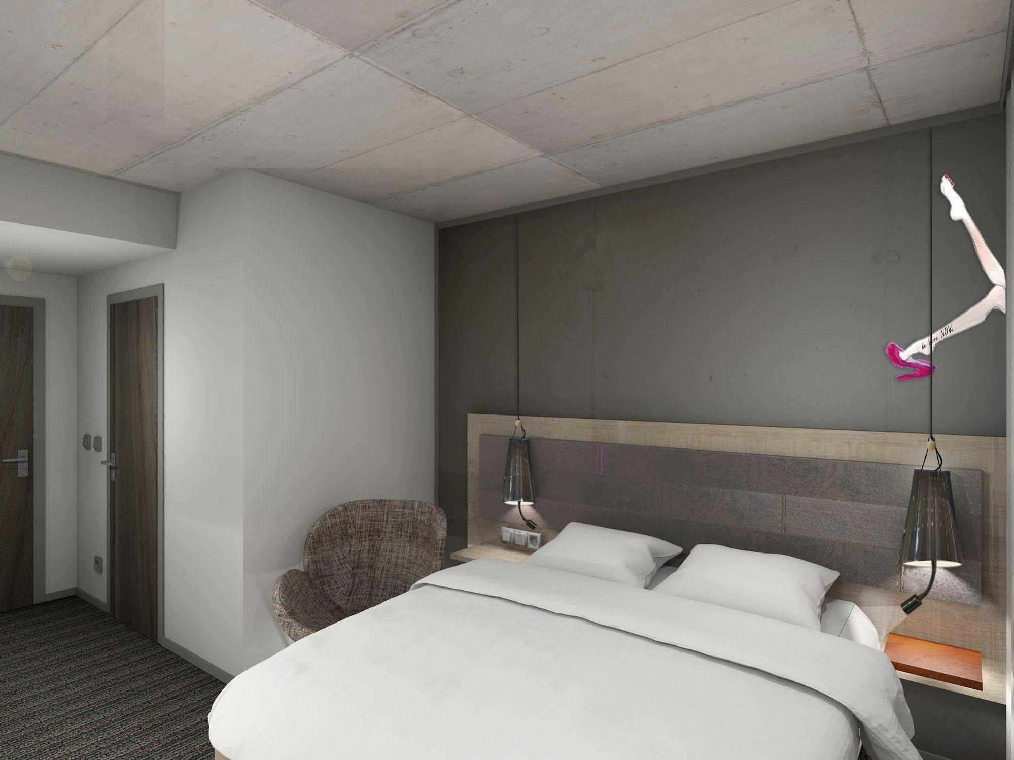 Moxy Frankfurt East Hotel Frankfurt am Main Exterior photo